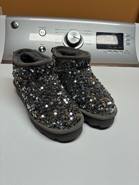 Bearpaw Sydney sequin boots SZ 6 New